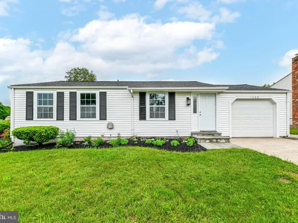 1308 E Beech Rd, Sterling, VA 20164