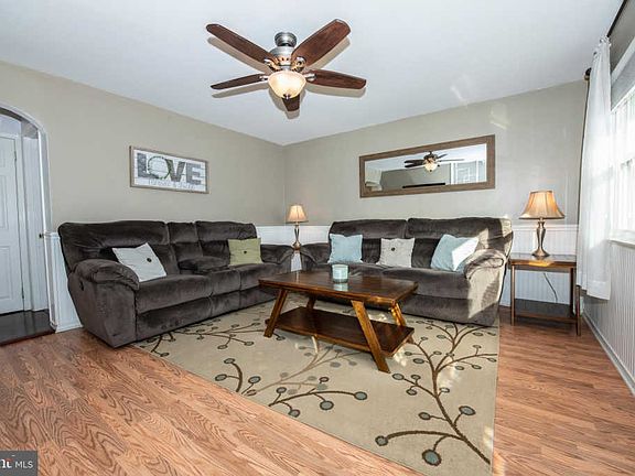 5th image of 221 Hazel Ave