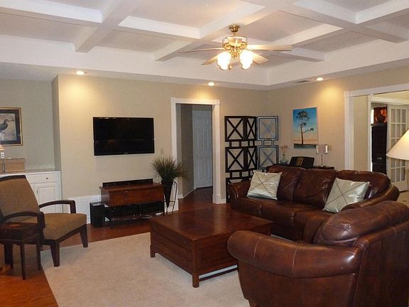 3rd image of 1644 Parkside Cir