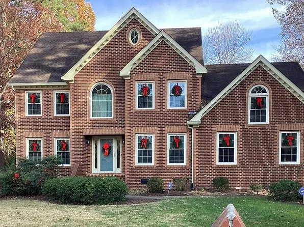 1016 Forest Lakes Dr, Chesapeake, VA 23322