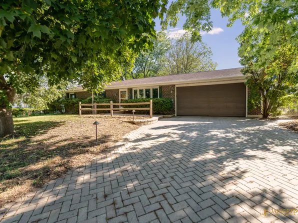 1410 N Fairview Ln, McHenry, IL 60051