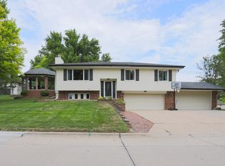 217 Meadow Dr, Treynor, IA 51575