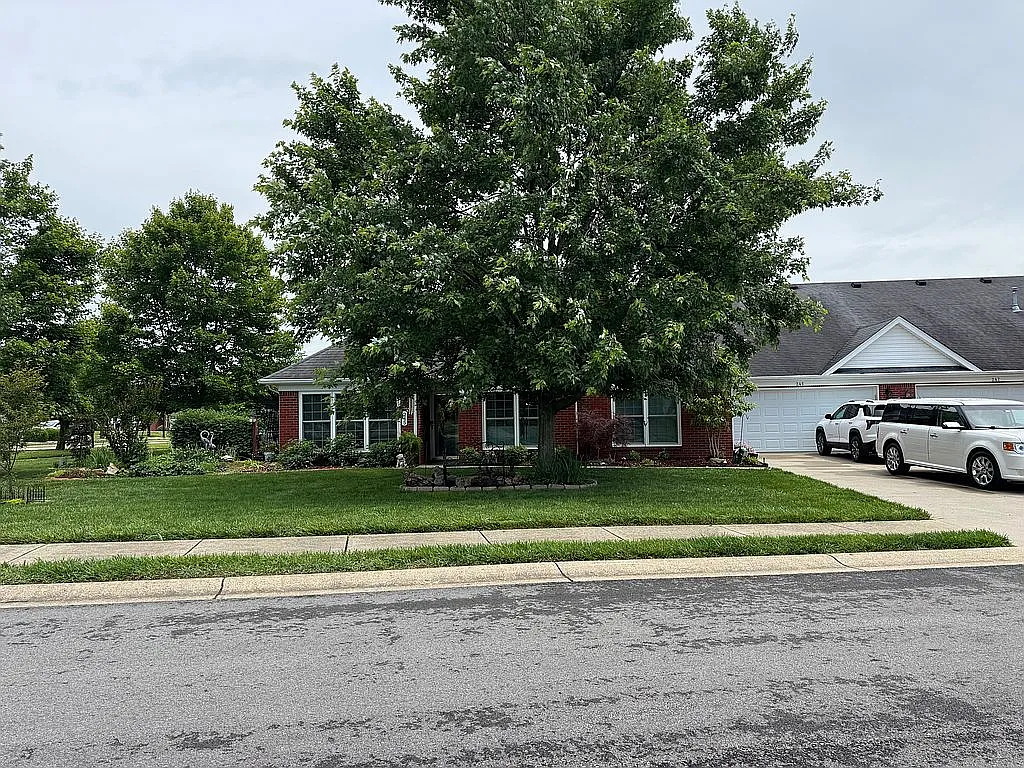 245 Woodlake Dr photo 1