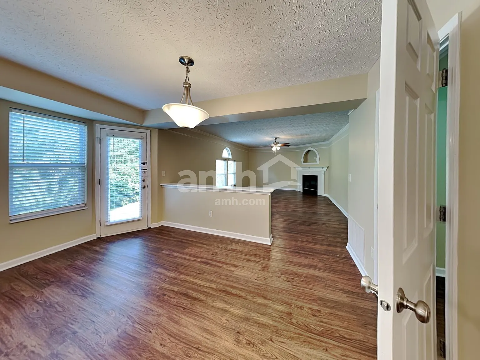 4 bed, 2.5 bath, 2436 sqft, $2,850 — Photo 4