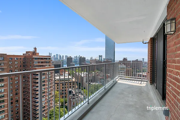 Sold by Triplemint | media 3