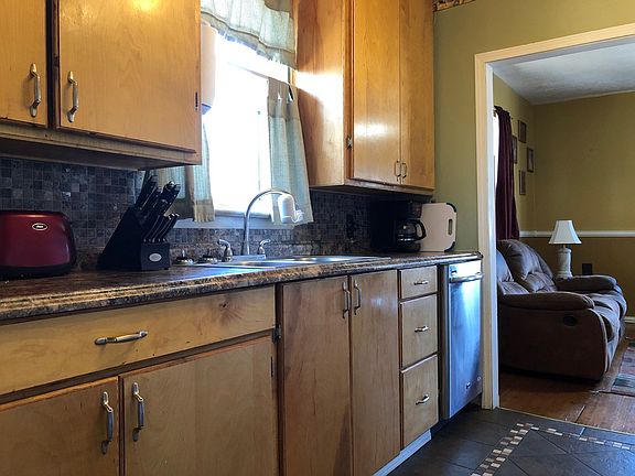 5th image of 476 E 16th St