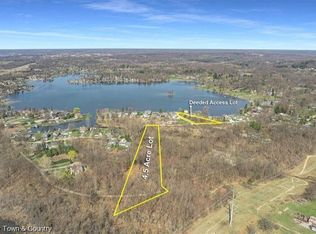 16 Walnut Shores Dr, Fenton, MI 48430