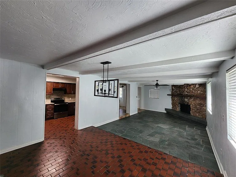 1014 NE 10th Pl — Photo 24
