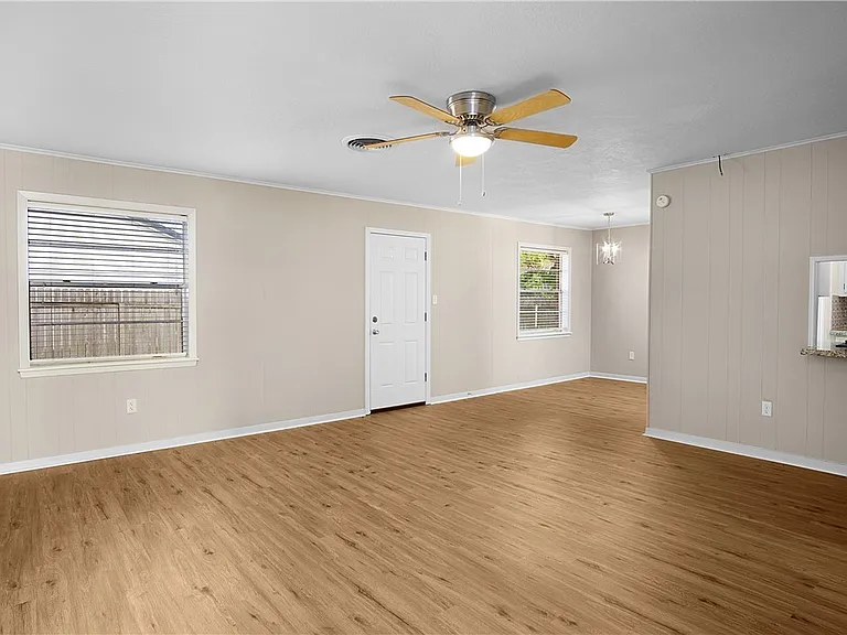 1003 Holik Dr — Photo 4