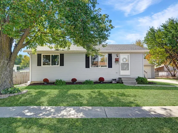 4007 Jill Dr, Waterloo, IA 50701