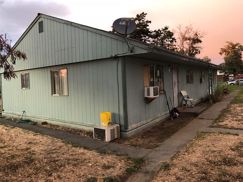 1st image of 924 926 Lowry Drive