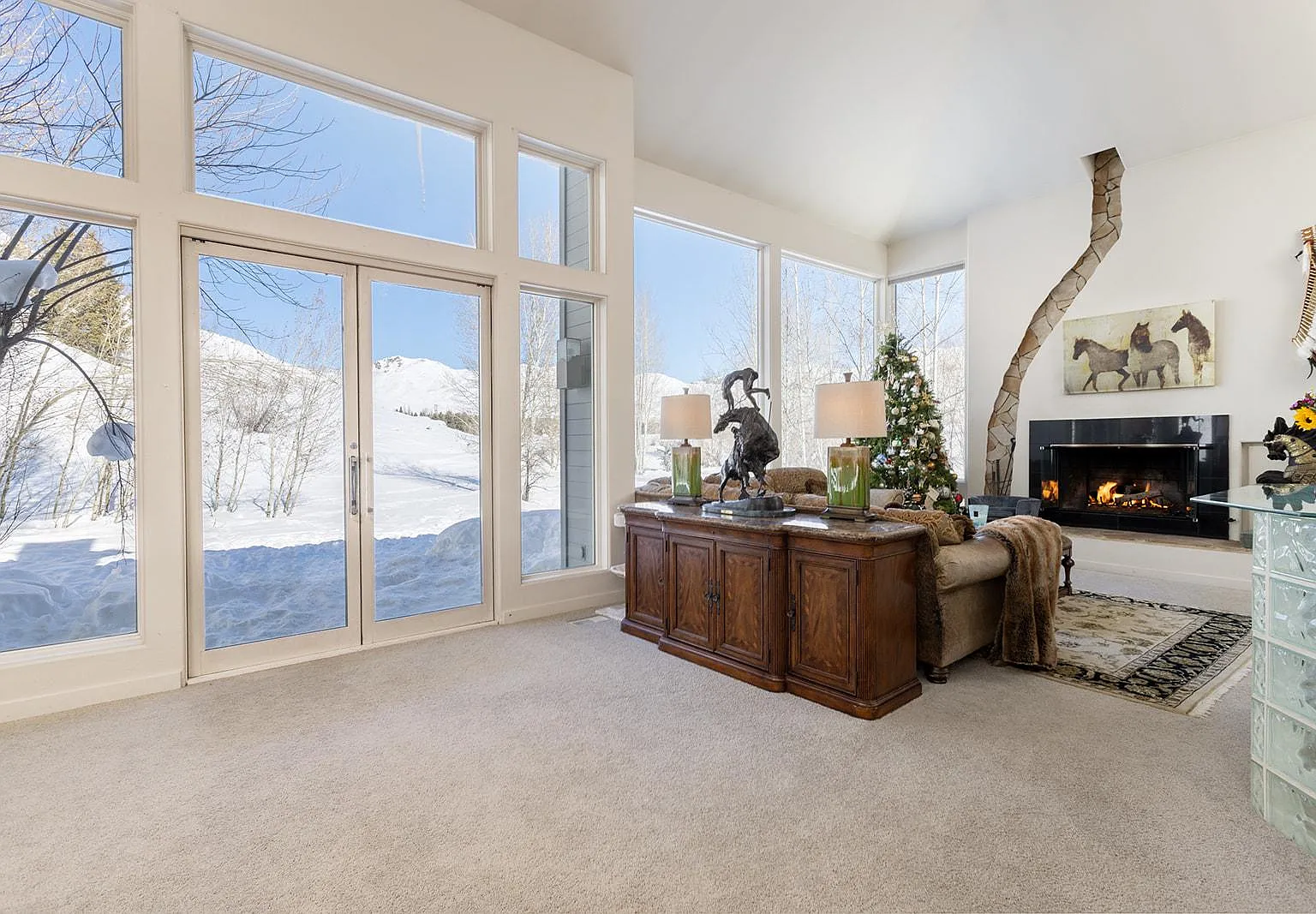 4 bed, 4101 sqft, $9,500 — Photo 4
