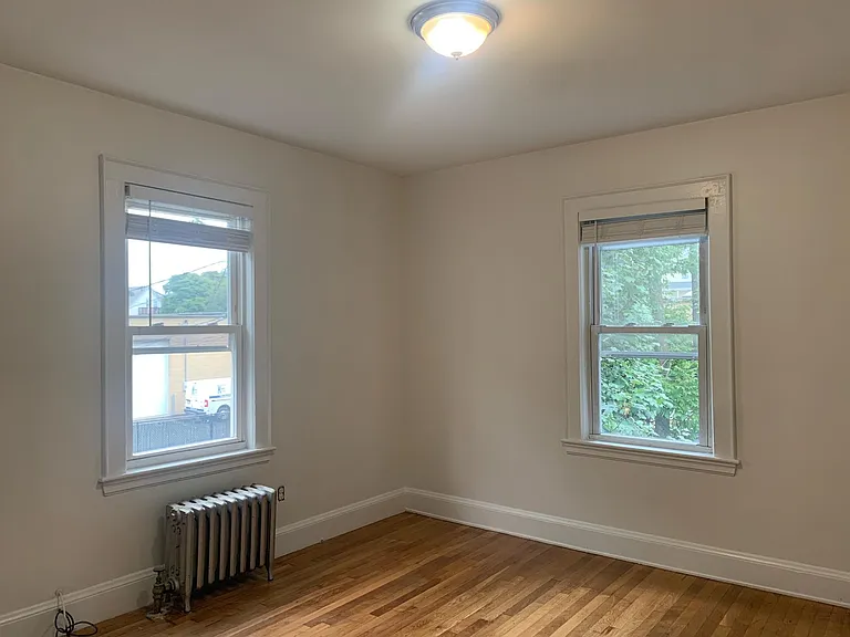 29 Gibson St #2L — Photo 8