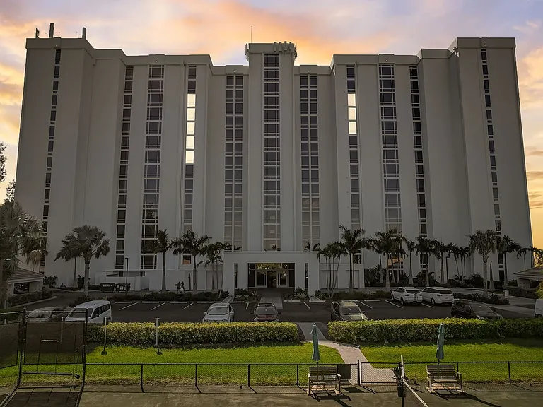 2425 Gulf Of Mexico Dr #14B — Photo 43