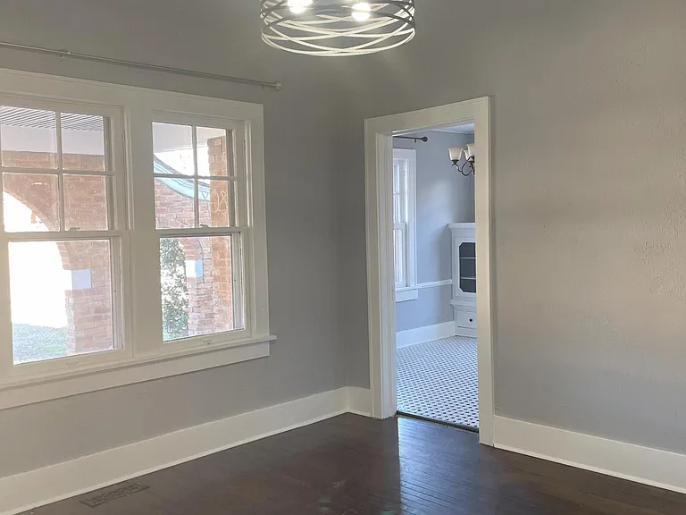 808 NE 17th St — Photo 5