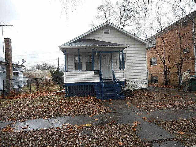 1st image of 13829 S La Salle St