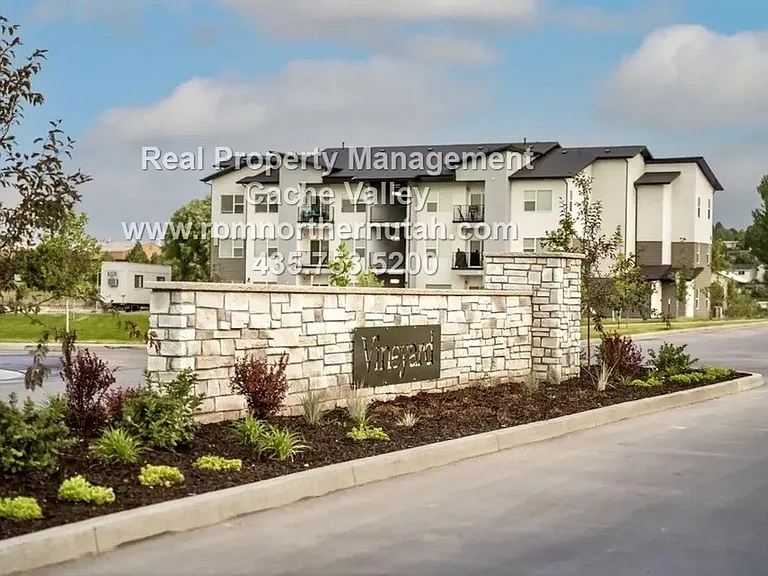 163 E 550 N #A301 — Photo 1