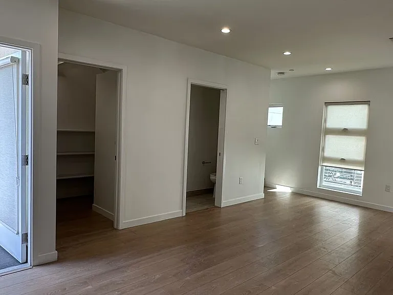 5226 Satsuma Ave — Photo 13