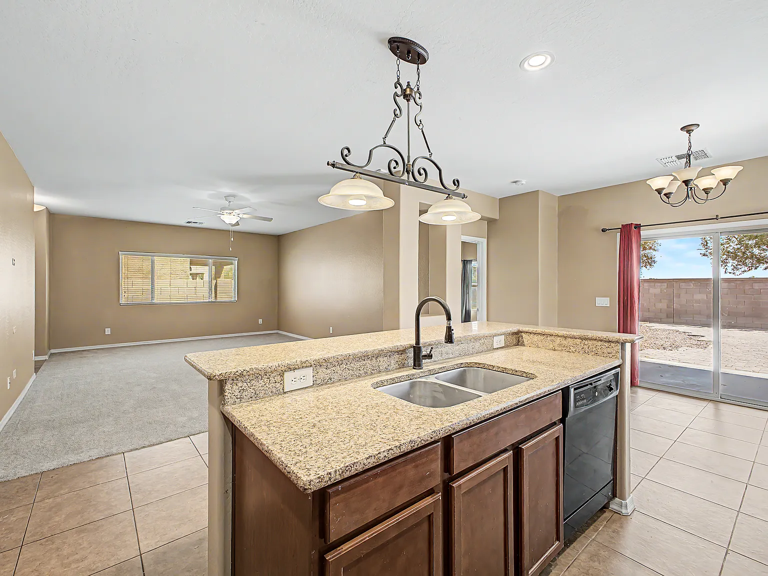 3 bed, 1671 sqft, $2,095 — Photo 3