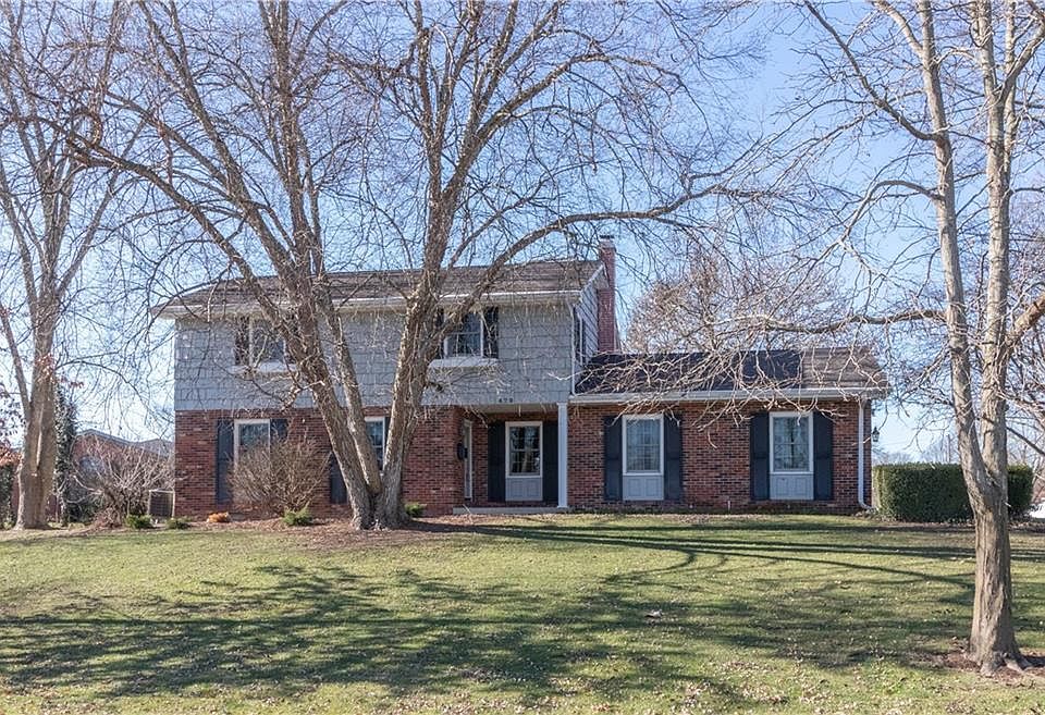 1st image of 479 Manor Dr