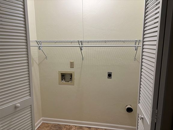 5th image of 326 Whetherbine Way E