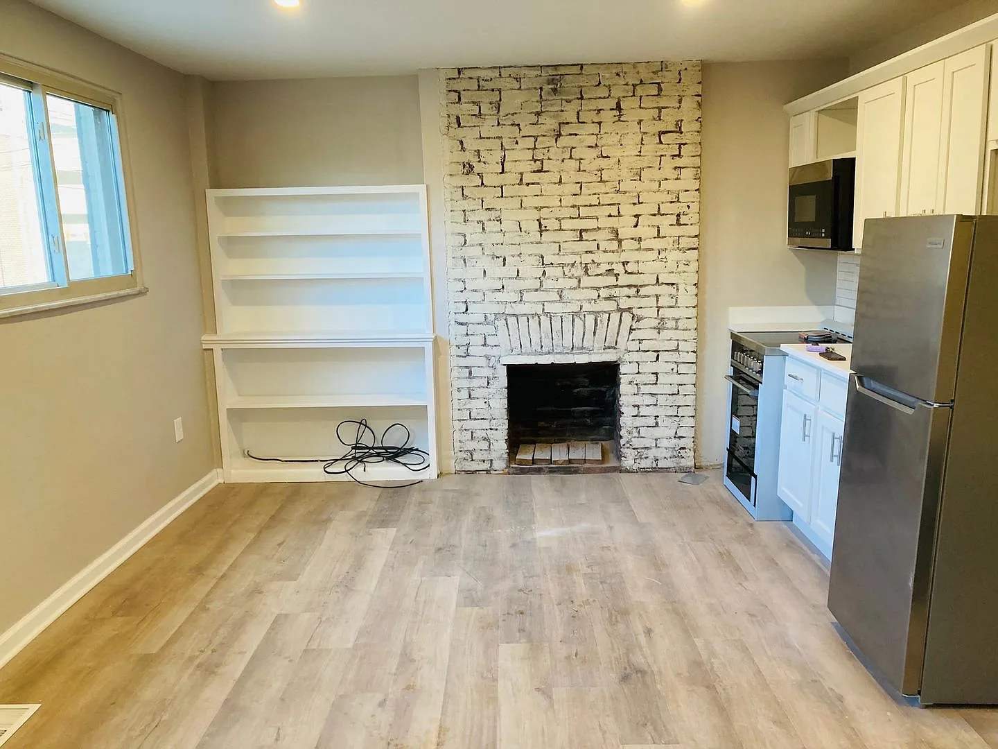 Recently Renovated Micro-one Bedroom Apartment! Fall Move in! — Photo 2