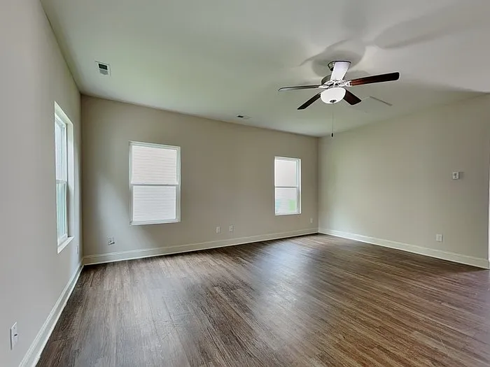 4 bed, 2.5 bath, 2282 sqft, $2,324 — Photo 4