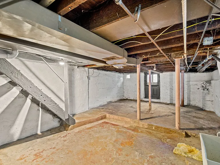 105 Broadway St — Photo 22