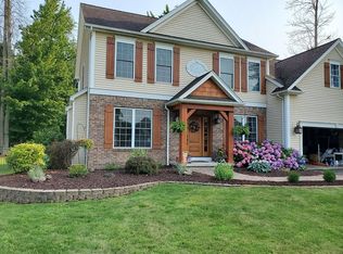465 Heathland Cir, Webster, NY 14580