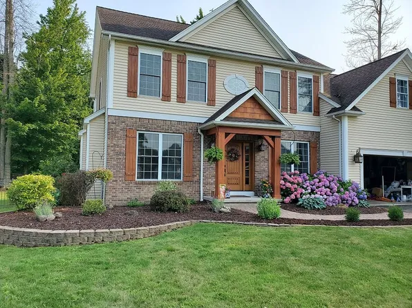 465 Heathland Cir, Webster, NY 14580