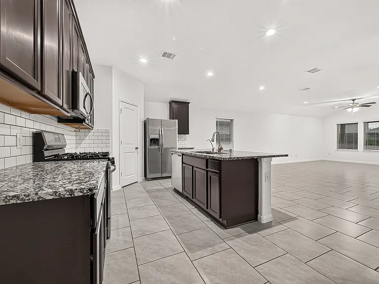 18326 Arcola Bay Ln — Photo 4