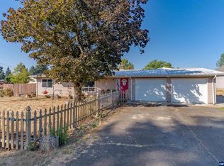 375 SE Hawthorne Ave, Dallas, OR