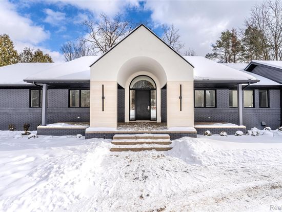 22959 Bristol Ct, Bingham Farms, MI 48025