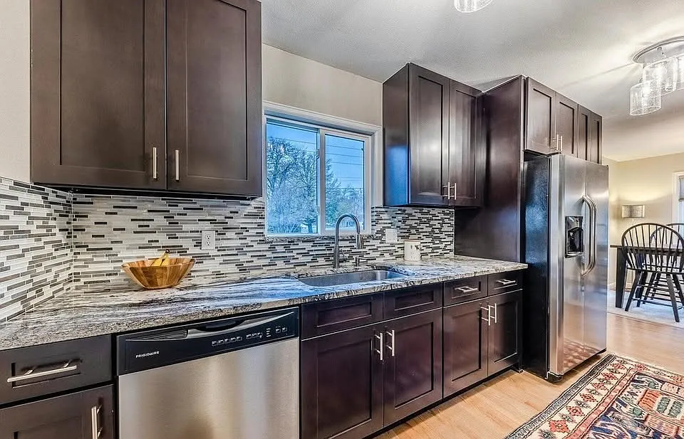 Quiet & Cozy Updated Englewood Home next to Duncan Park! — Photo 3