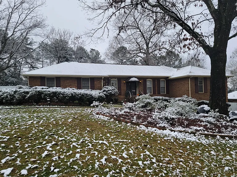 1216 Edinborough Ln — Photo 8