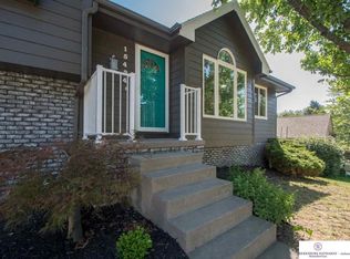 15424 Cuming Cir, Omaha, NE 68154