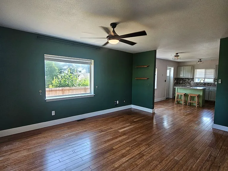 1143 Naval Ave — Photo 2