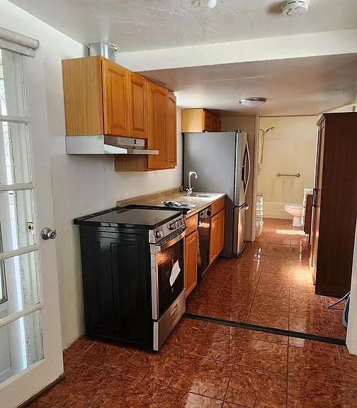 4490 Pomona Ave — Photo 11