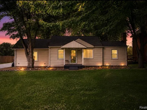 39751 Sylvia St, Harrison Township, MI 48045