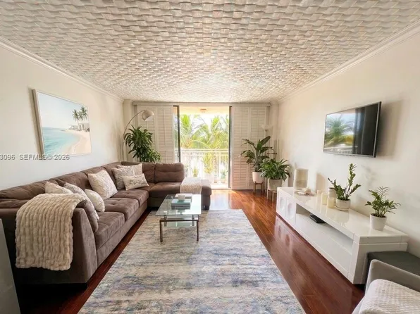 2450 NE 135th St APT 103, North Miami, FL 33181