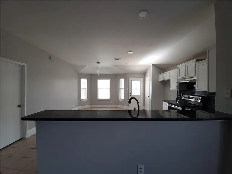 3015 Eastwood Dr — Photo 3