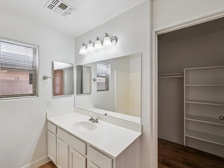2233 W Alta Vista Rd — Photo 13