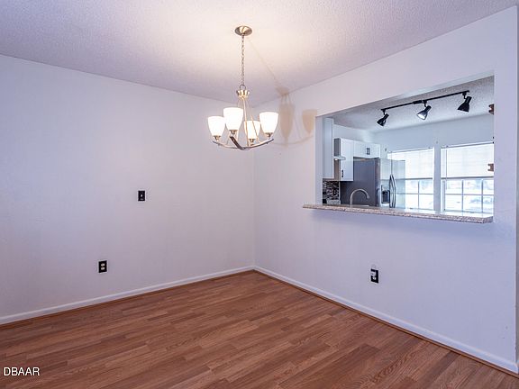 4th image of 14 Kings Colony Ct