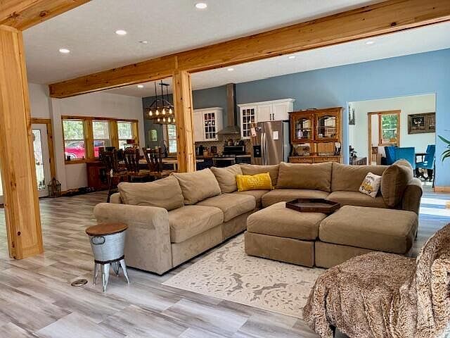 7th image of this home