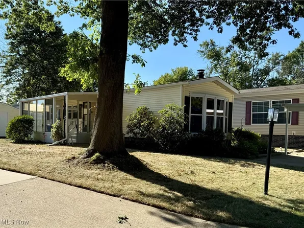 164 E St SW, Navarre, OH 44662