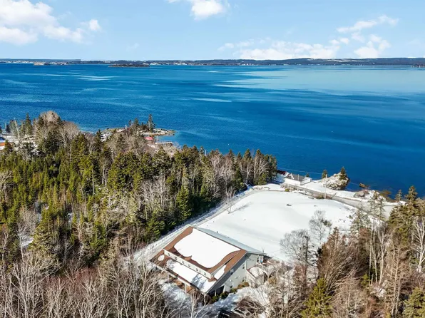 440 Upper Blandford Rd #4, Chester, NS B0J 1T0