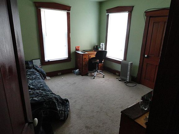 3rd image of 19 W Charlotte St