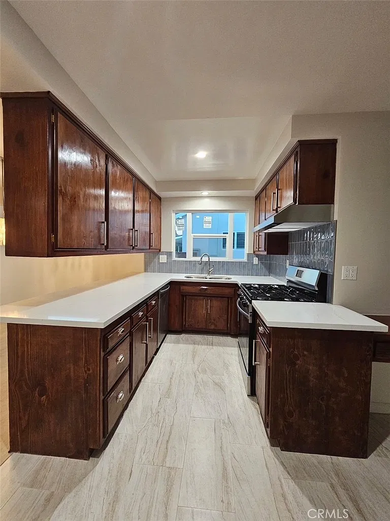 4 bed, 1696 sqft, $4,500 — Photo 3