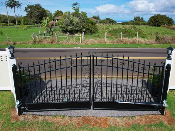 1525 Kaupakalua Rd, Haiku, HI 96708