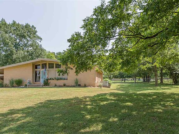 3rd image of 2515 Monteview Dr SE